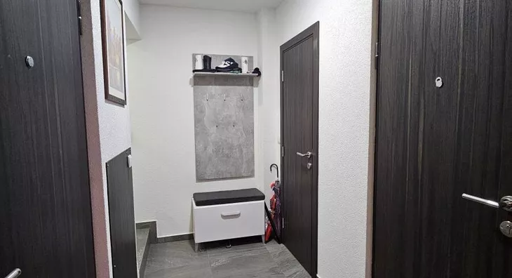 Šestosoban stan | 4zida