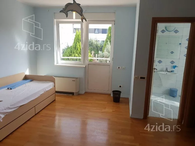 Sedmosoban stan | 4zida