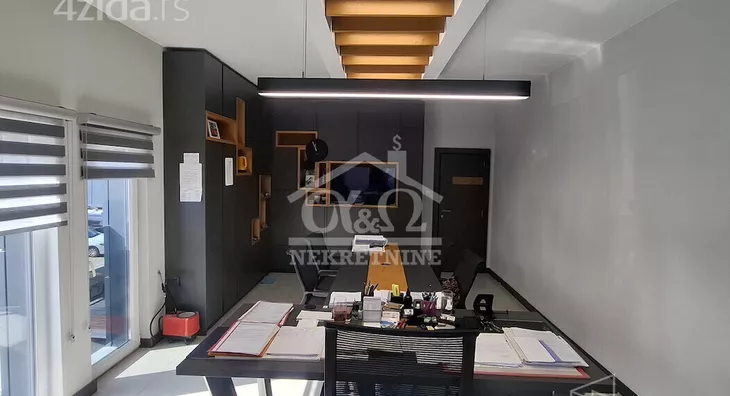 Poslovna zgrada | 4zida