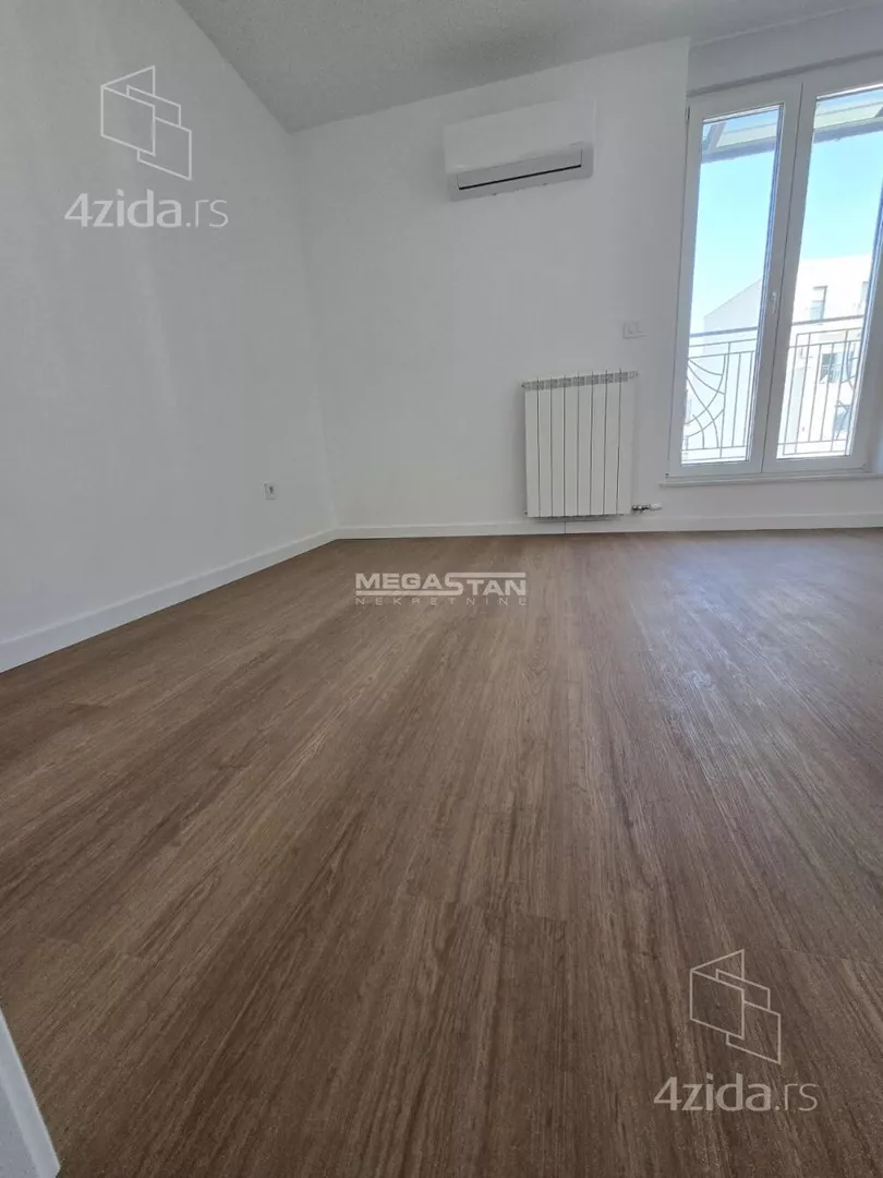 Četvoroiposoban stan | 4zida