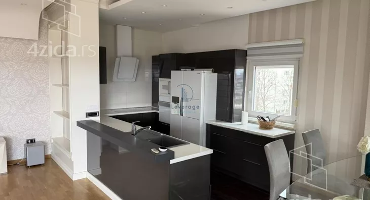 Četvoroiposoban stan | 4zida