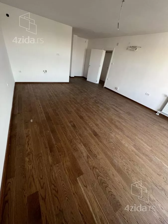 Šestosoban stan | 4zida