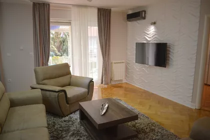 Zorana Petrovića | 4zida.rs