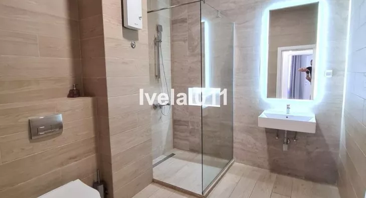 Šestosoban stan | 4zida