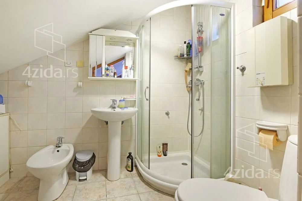 Petosoban stan | 4zida