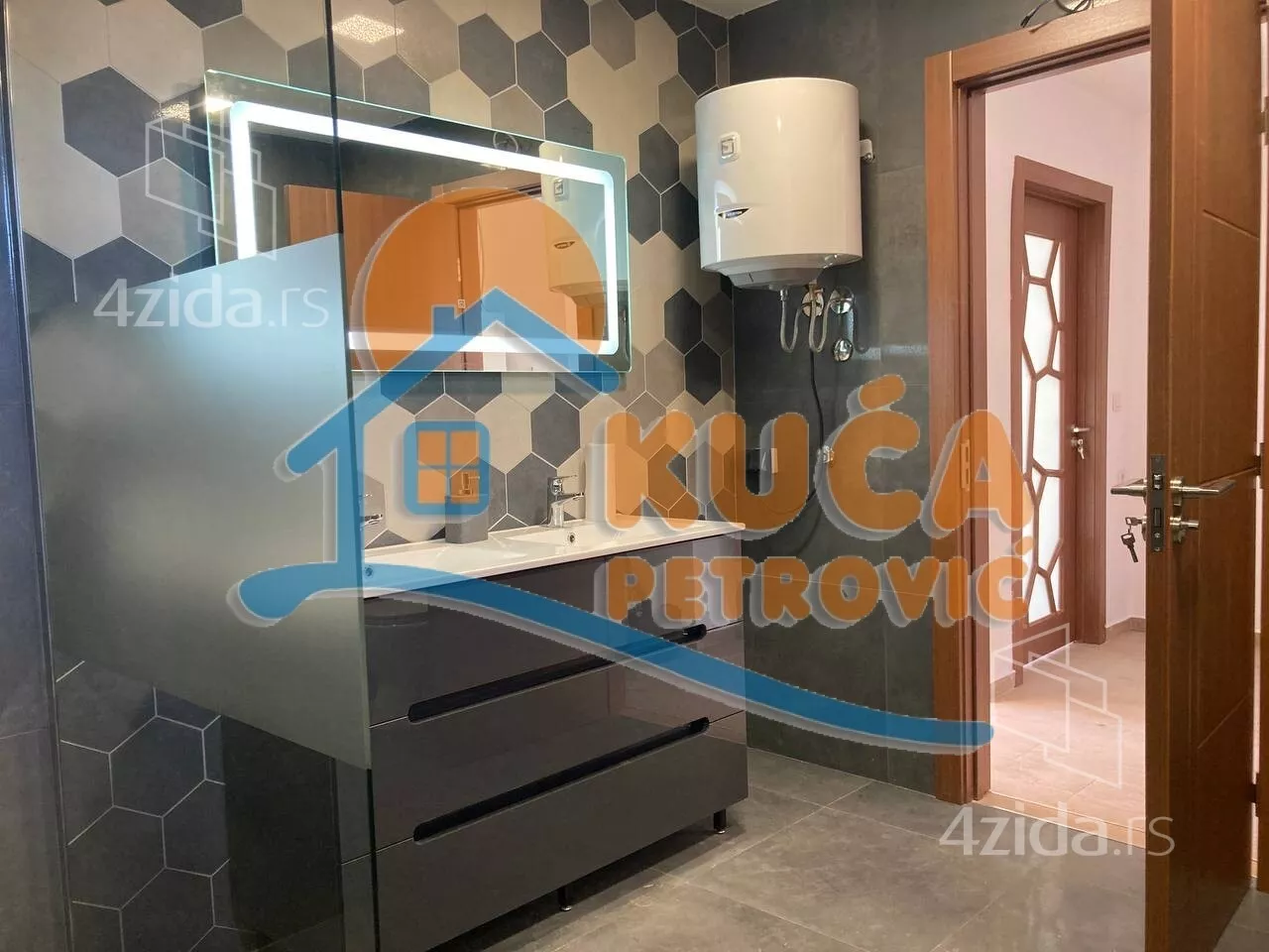 Lokal | 4zida