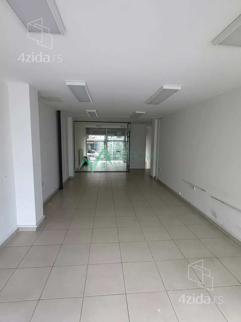 Lokal za izdavanje, Бульвар Европы, 1.100€, 95m² — фото