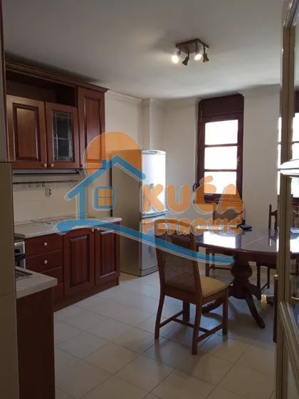 Trg učitelja Tase | 4zida.rs