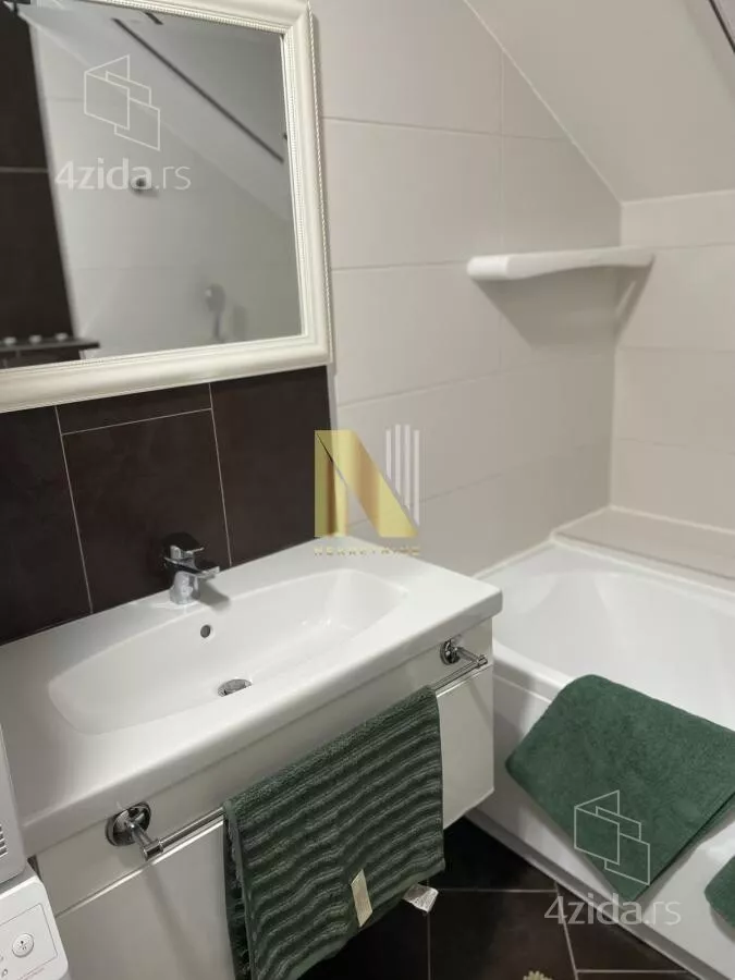 Petosoban stan | 4zida