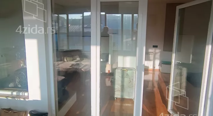 Šestosoban stan | 4zida