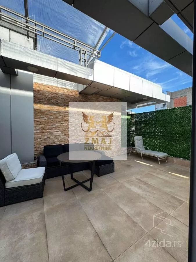 Sedmosoban stan | 4zida