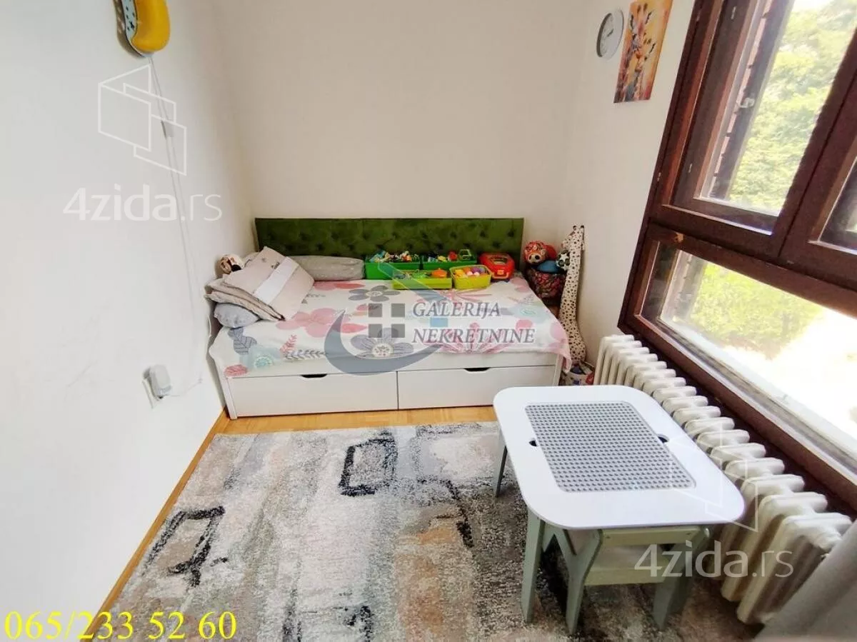 Troiposoban stan | 4zida