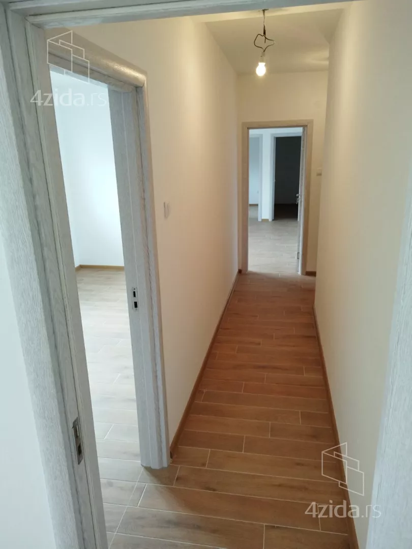 Sedmosoban stan | 4zida