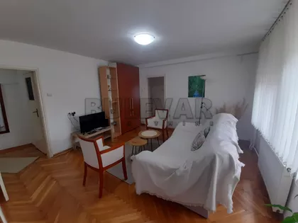 Nade Tomić | 4zida.rs