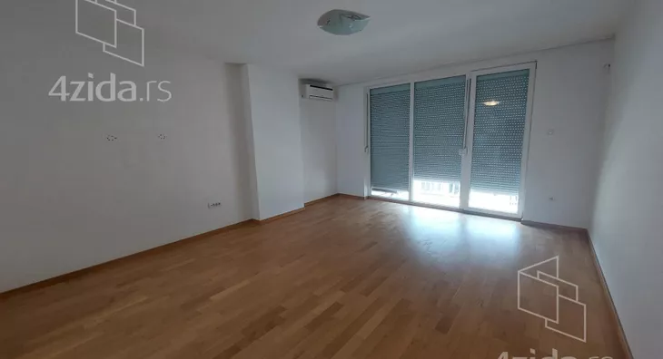 Petoiposoban stan | 4zida