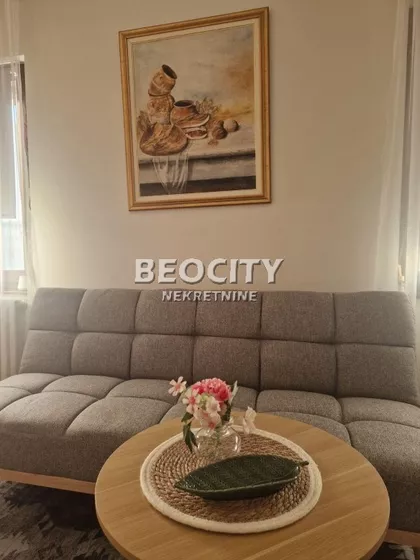 Pozorišni trg | 4zida.rs