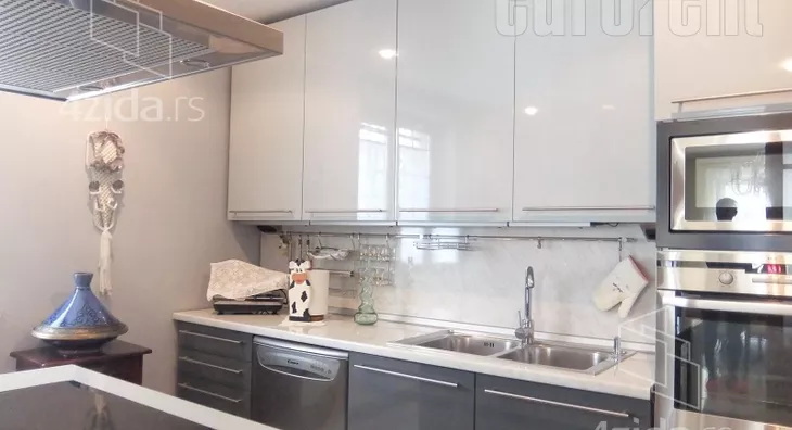 Petosoban stan | 4zida