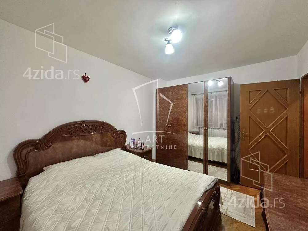 Petosoban stan | 4zida