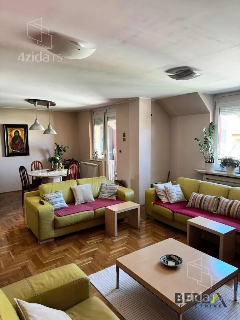 Četvoroiposoban stan | 4zida