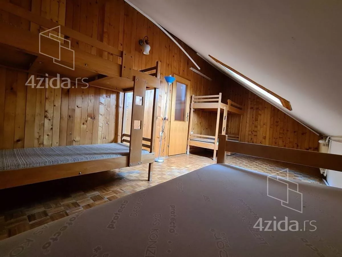 Poslovna zgrada | 4zida