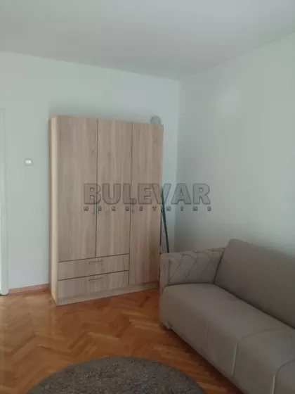 Zmaj Jovina | 4zida.rs