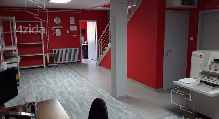 Poslovna zgrada | 4zida