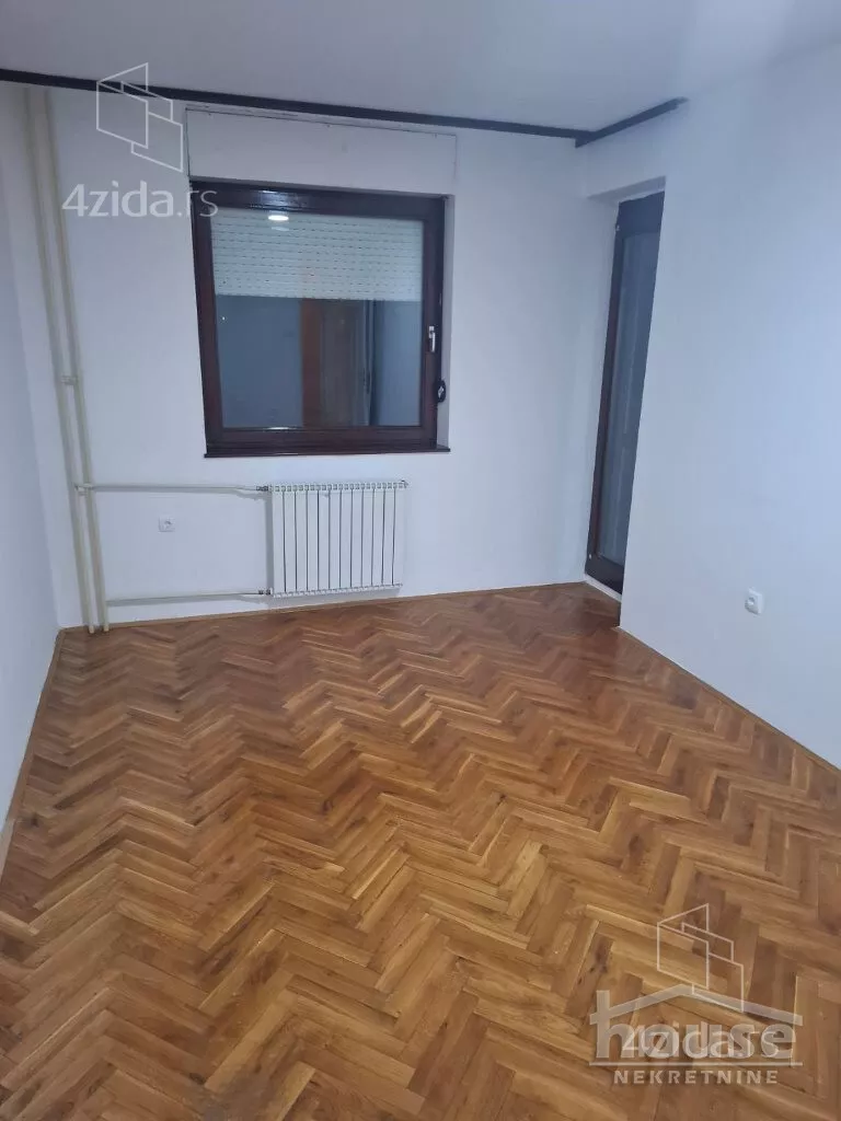 Četvoroiposoban stan | 4zida