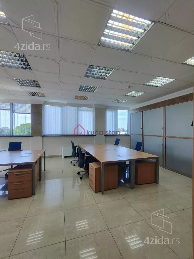 Poslovna zgrada | 4zida