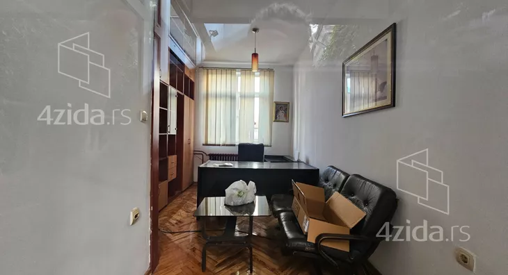 Poslovna zgrada | 4zida