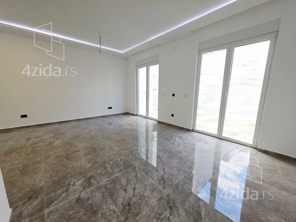 Četvoroiposoban stan | 4zida