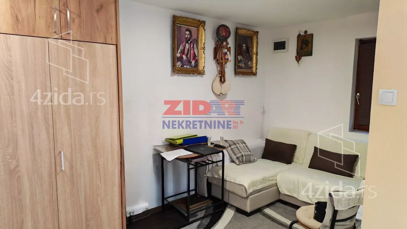 Četvoroiposoban stan | 4zida