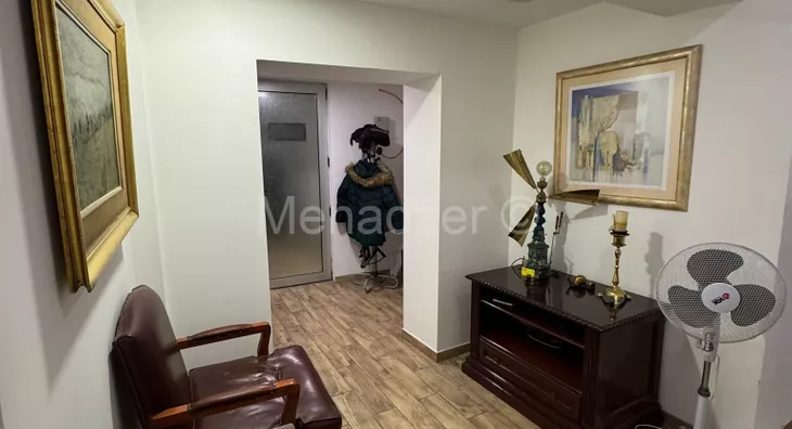 Poslovna zgrada | 4zida