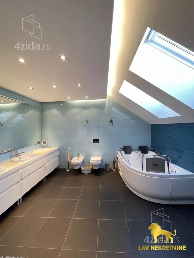 Šestosoban stan | 4zida