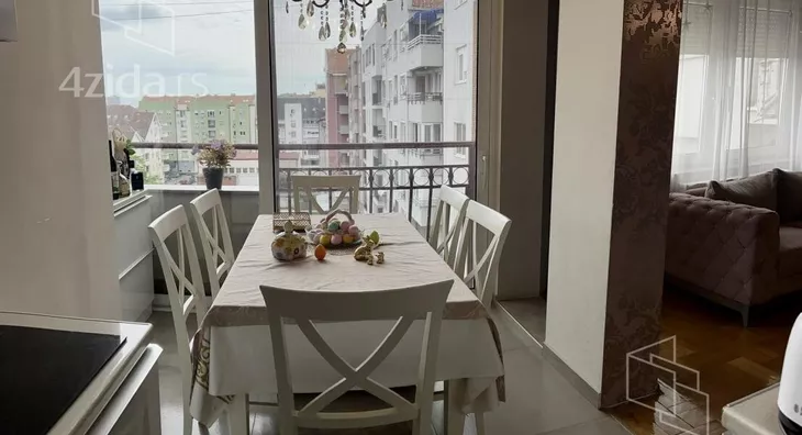 Četvoroiposoban stan | 4zida