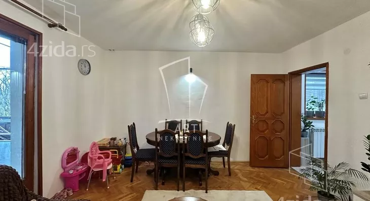 Petosoban stan | 4zida