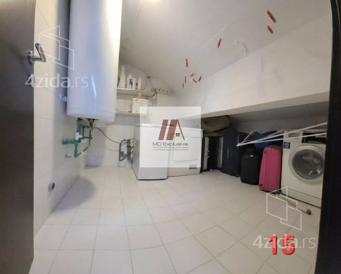 Četvoroiposoban stan | 4zida