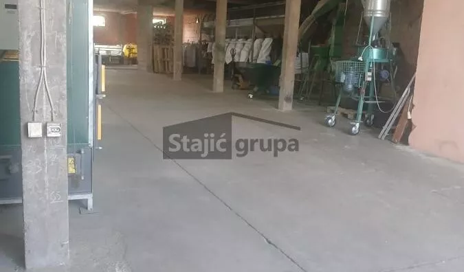 Poslovna zgrada | 4zida