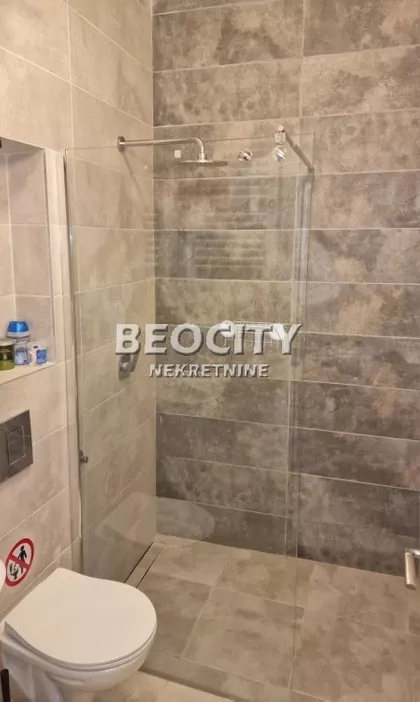 Vukov Spomenik | 4zida.rs