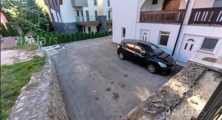 Šestosoban stan | 4zida