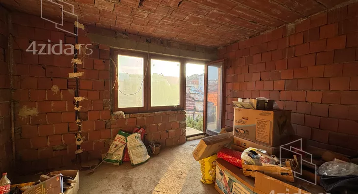 Četvoroiposoban stan | 4zida