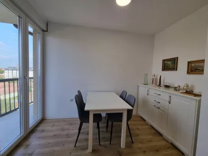 Stan + parkig mesto | 4zida.rs