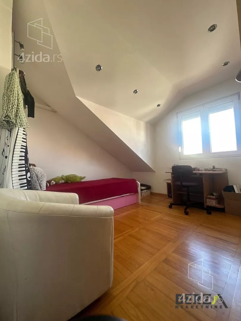 Petosoban stan | 4zida