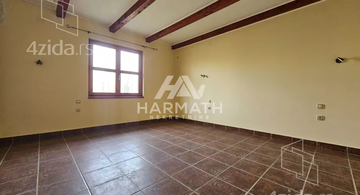 Poslovna zgrada | 4zida