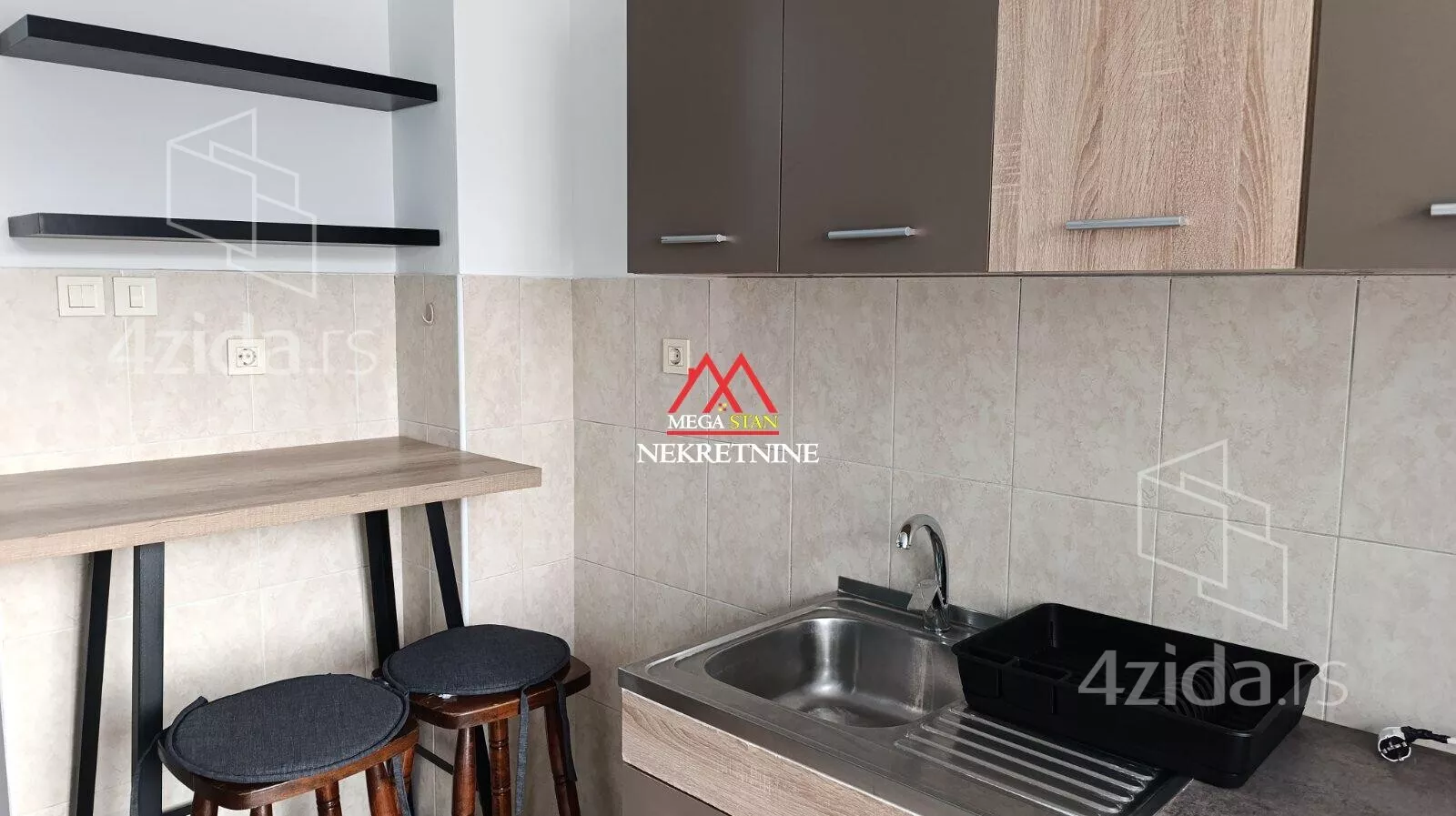 Jednoiposoban stan | 4zida