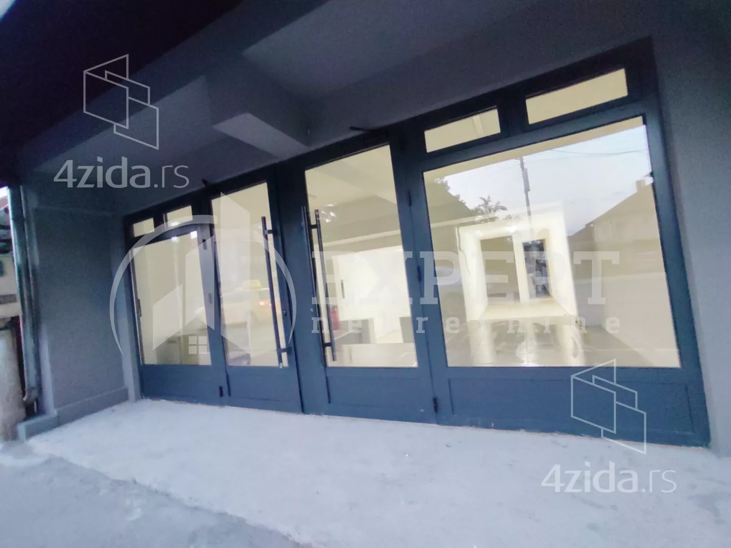 Lokal | 4zida