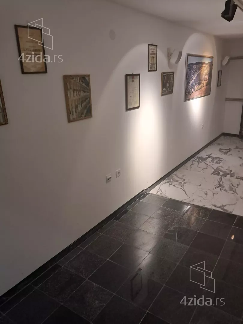 Poslovni prostor | 4zida