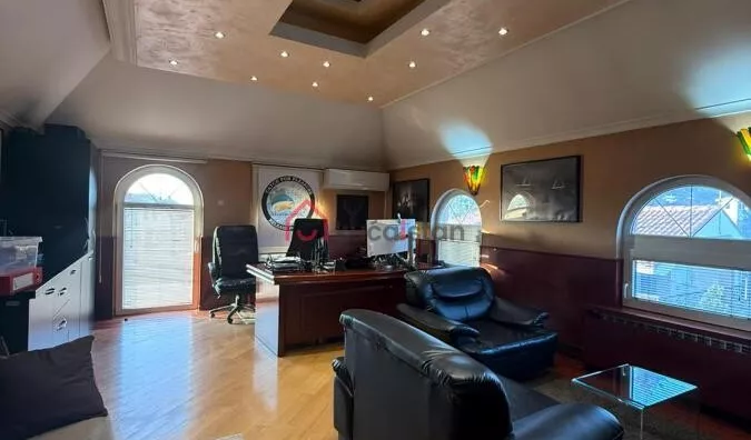 Poslovna zgrada | 4zida