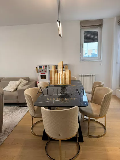 Marine Veličković | 4zida.rs