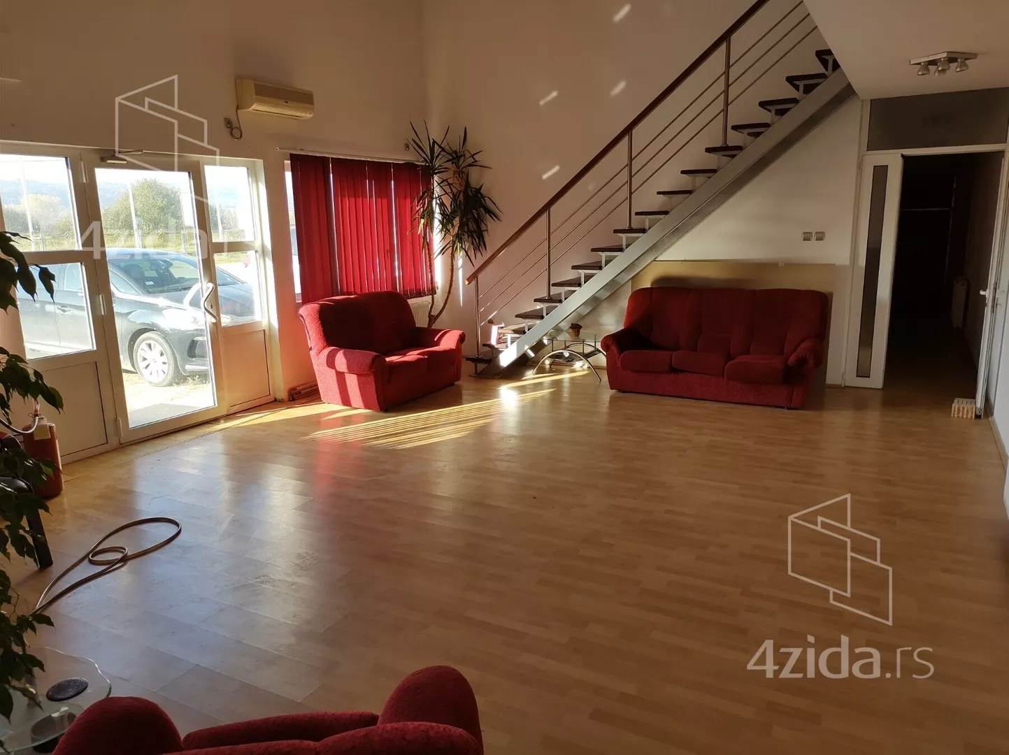 Poslovna zgrada | 4zida