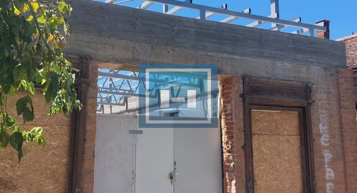 Poslovna zgrada | 4zida